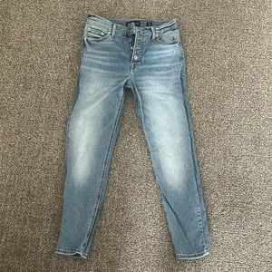 Lucky Brand light blue jeans, size 6/28, great condition.